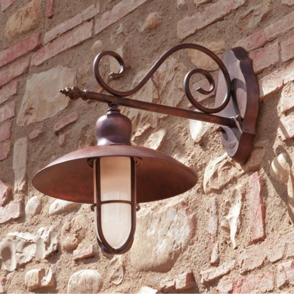 mediterran klasszikus kulteri lampa rez antikolt falikar rusztikus terasz patinasregies patinas mediterran hazfal kert vilagitas imas firenze lampak olasz toszkan stilusu bronz teglafal diszes kastely szalloda.jpg